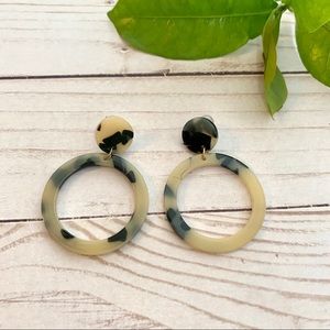 ✨3 for $15✨faux tortoise shell circle drop earring